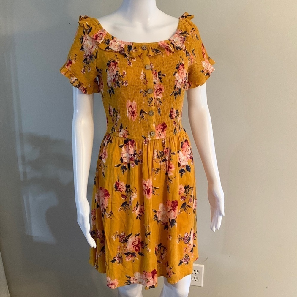 Xhiliration Orange / floral dress very good condition, size Med. Ruffle sleeves